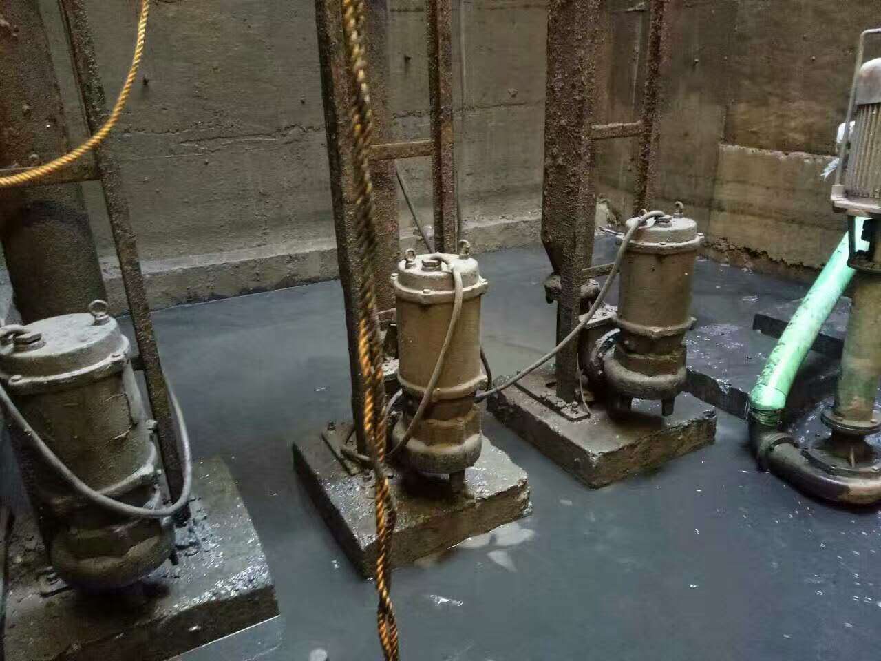 印江污水池清理